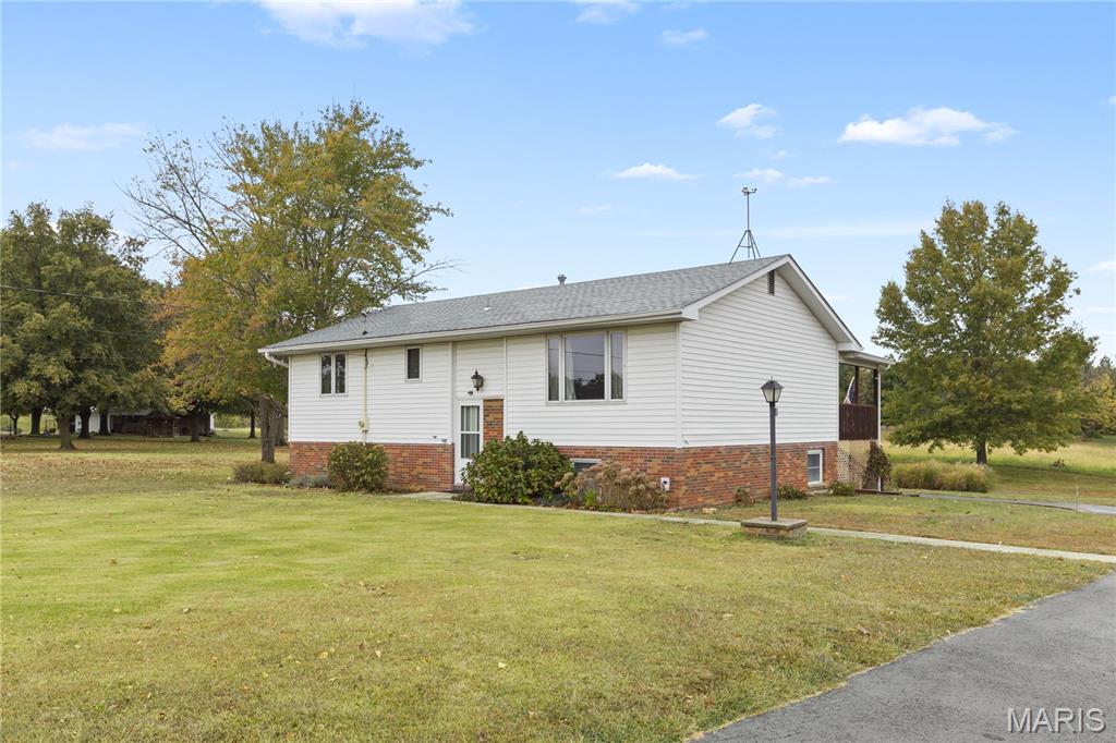 3327 Seiler Road Bethalto, IL 62010 - Photo 2 of 46