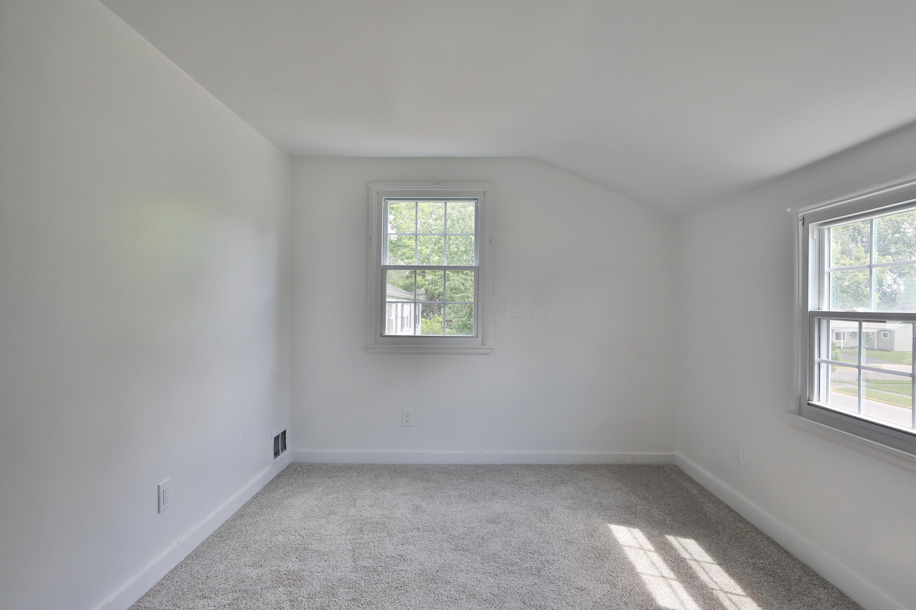 435 North Murray Hill Road Columbus, OH 43228 - Photo 22 of 33