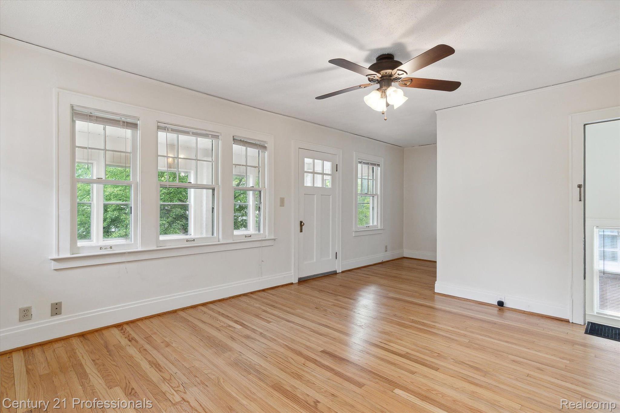 949 Nottingham Road Grosse Pointe, MI 48230 - Photo 18 of 56 Gallery Image 18