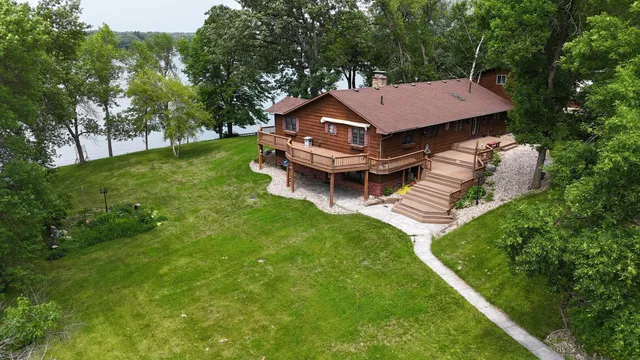 $929,900 | 1122 South Andrew Drive Northeast, New London, MN 56273