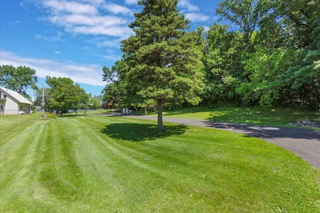 $929,900 | 1122 South Andrew Drive Northeast, New London, MN 56273