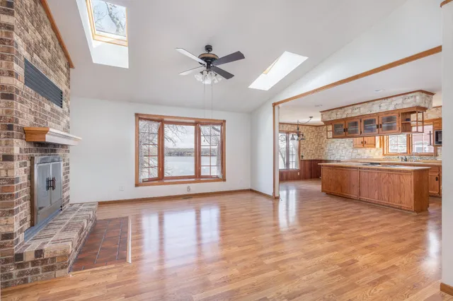 $929,900 | 1122 South Andrew Drive Northeast, New London, MN 56273