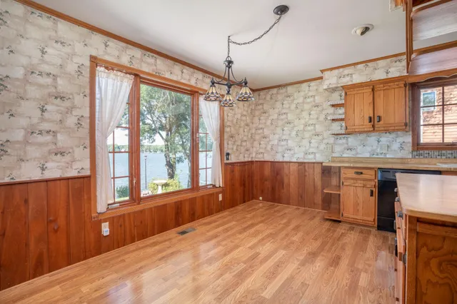 $929,900 | 1122 South Andrew Drive Northeast, New London, MN 56273