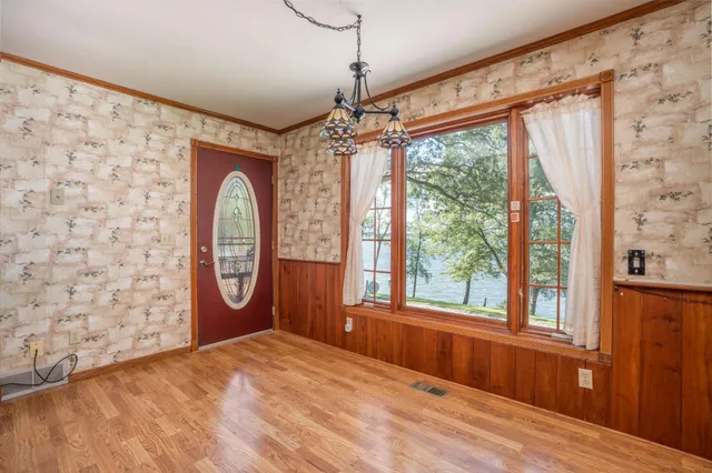 $929,900 | 1122 South Andrew Drive Northeast, New London, MN 56273