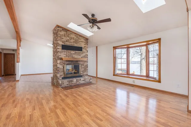 $929,900 | 1122 South Andrew Drive Northeast, New London, MN 56273