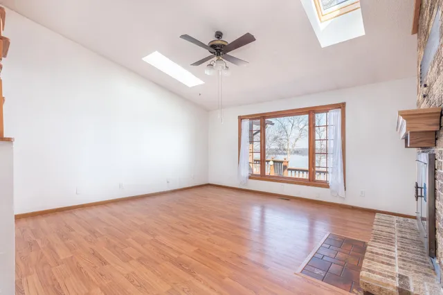 $929,900 | 1122 South Andrew Drive Northeast, New London, MN 56273