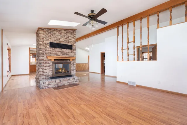 $929,900 | 1122 South Andrew Drive Northeast, New London, MN 56273