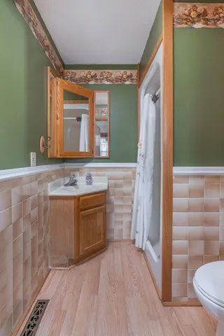 $929,900 | 1122 South Andrew Drive Northeast, New London, MN 56273