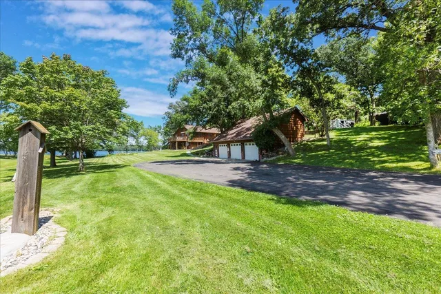 $929,900 | 1122 South Andrew Drive Northeast, New London, MN 56273