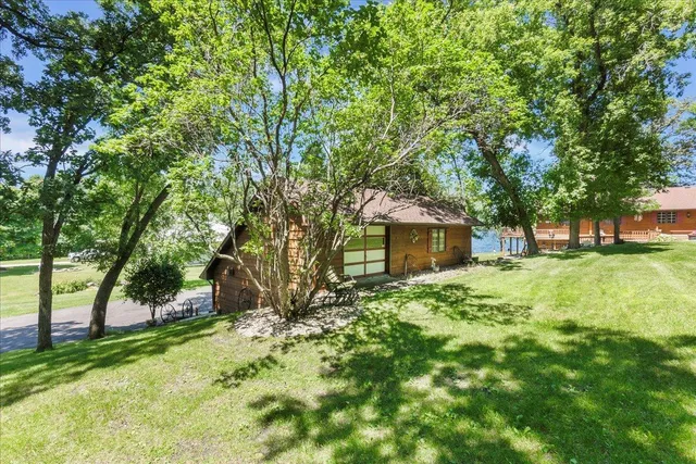 $929,900 | 1122 South Andrew Drive Northeast, New London, MN 56273