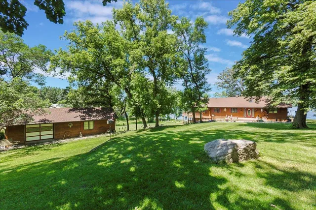 $929,900 | 1122 South Andrew Drive Northeast, New London, MN 56273