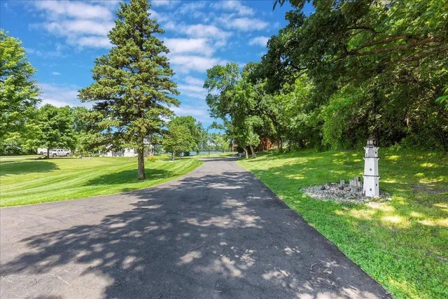 $929,900 | 1122 South Andrew Drive Northeast, New London, MN 56273