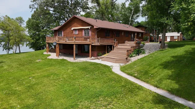 $929,900 | 1122 South Andrew Drive Northeast, New London, MN 56273