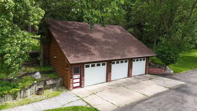 $929,900 | 1122 South Andrew Drive Northeast, New London, MN 56273