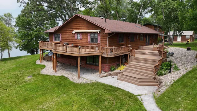 $929,900 | 1122 South Andrew Drive Northeast, New London, MN 56273