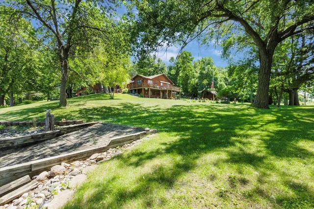 $929,900 | 1122 South Andrew Drive Northeast, New London, MN 56273