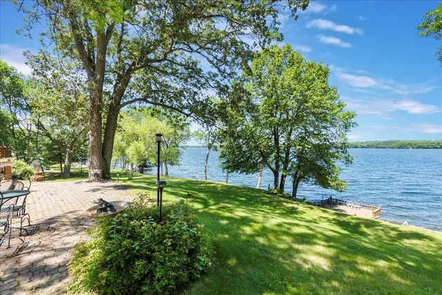 $929,900 | 1122 South Andrew Drive Northeast, New London, MN 56273