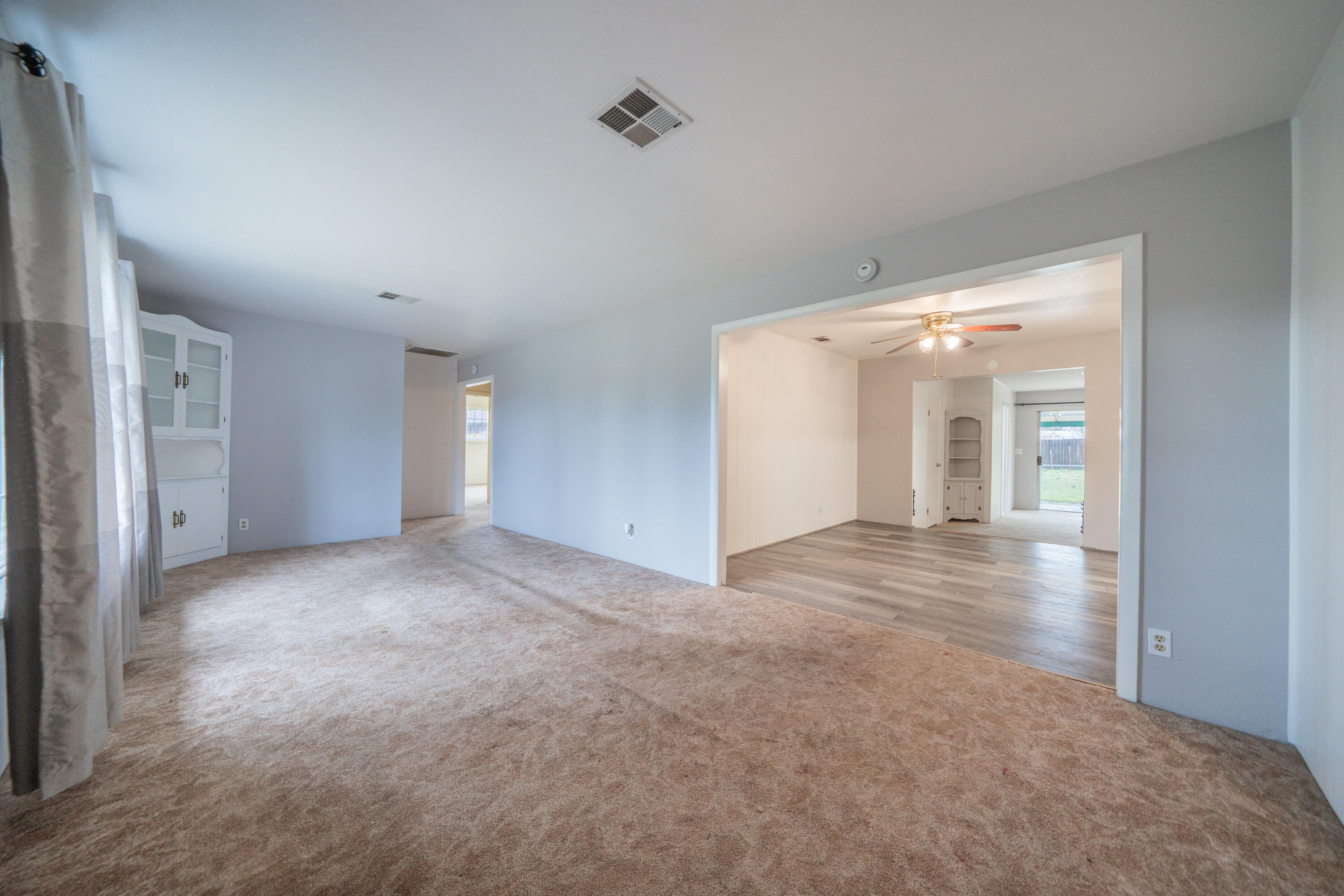 3586 East Keswick Dam Road Redding, CA 96003 - Photo 3 of 29 Living Room
