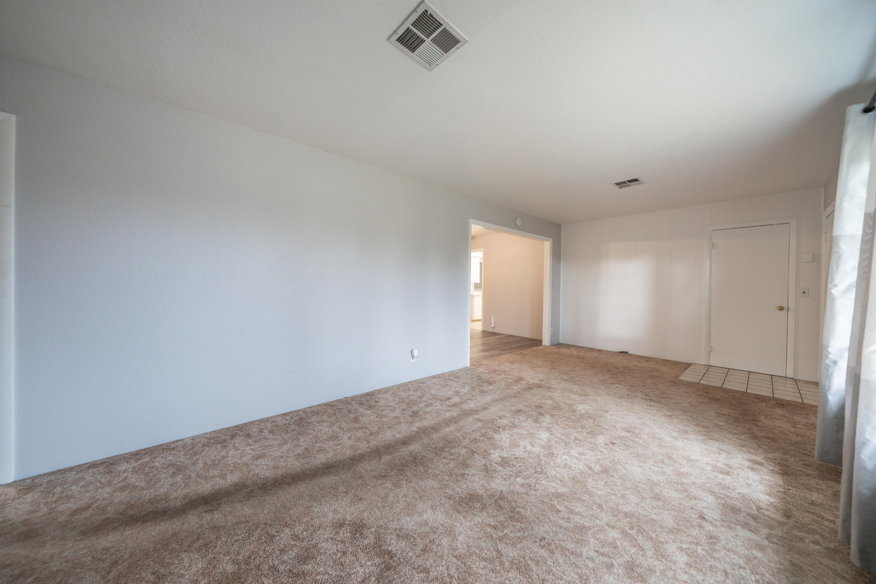 3586 East Keswick Dam Road Redding, CA 96003 - Photo 4 of 29 South Facing Living Room