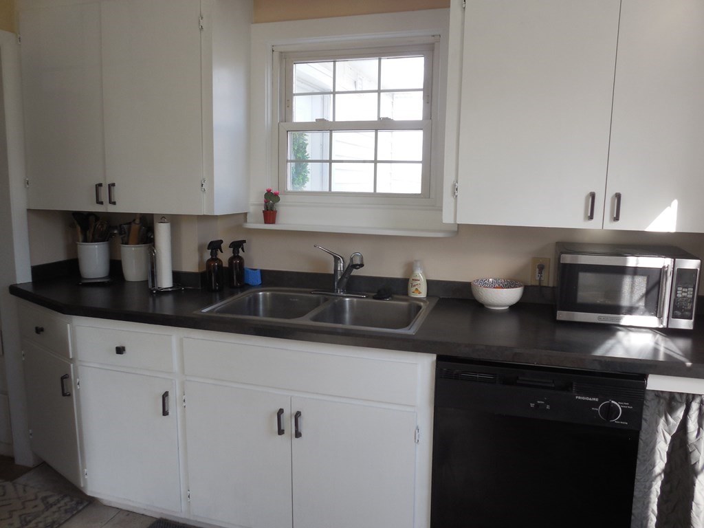 3 Delaval Road Worcester, MA 01606 - Photo 4 of 22 Gallery Image 4