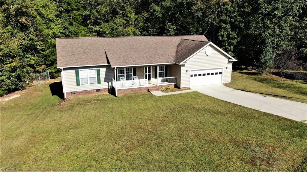 829 Raintree Court Randleman, NC 27317 - Photo 3 of 24 Gallery Image 3