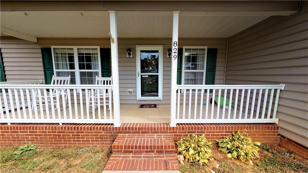 829 Raintree Court Randleman, NC 27317 - Photo 4 of 24 Gallery Image 4