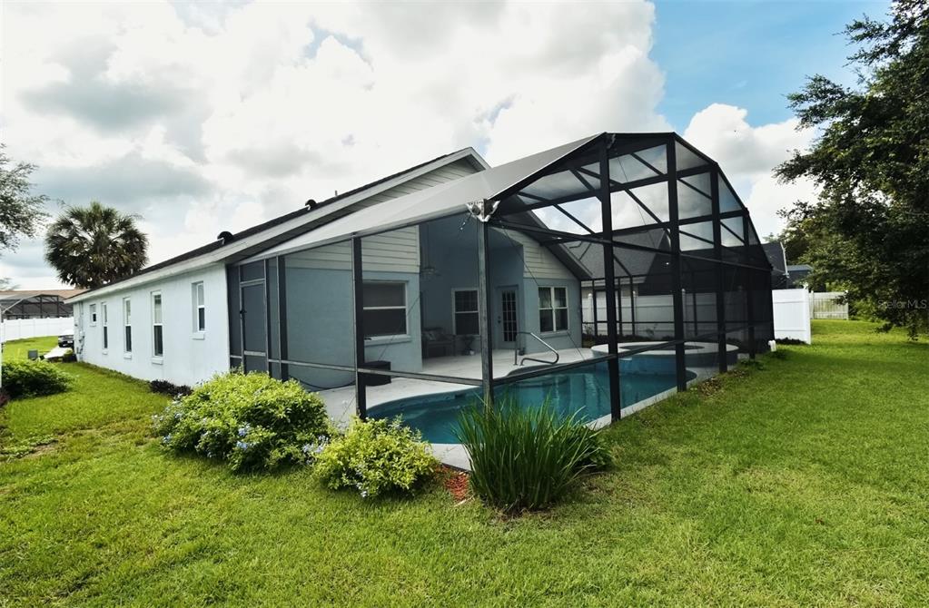 2591 Oneida Loop Kissimmee, FL 34747 - Photo 43 of 48 a front view of a house with garden