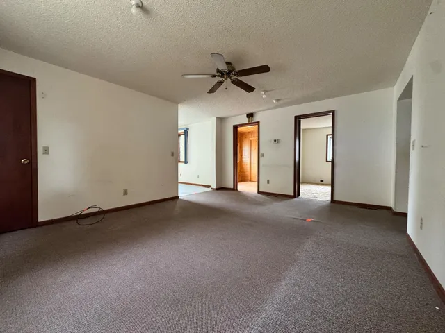 $175,000 | 1521 10th Street East, Glencoe, MN 55336