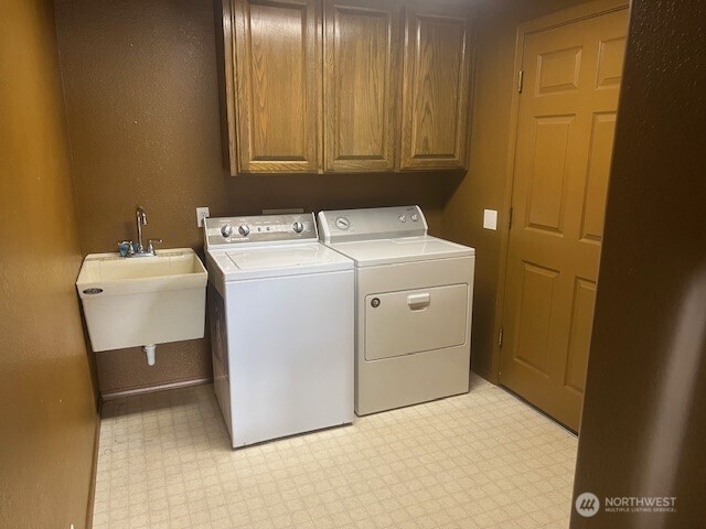 19944 Carper Road Southwest Rochester, WA 98579 - Photo 13 of 27 a utility room with dryer and washer