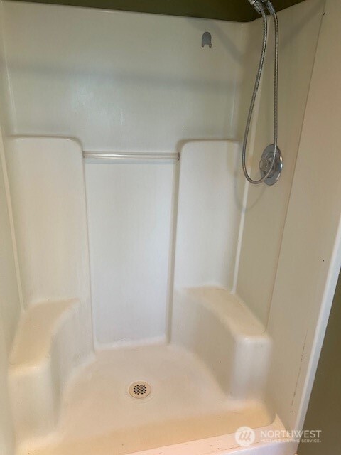 19944 Carper Road Southwest Rochester, WA 98579 - Photo 9 of 27 a bathroom with a bathtub