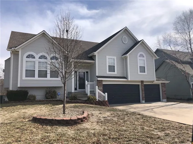 $430,000 | 2349 Southwest Feather Ridge Road, Lee's Summit, MO 64082