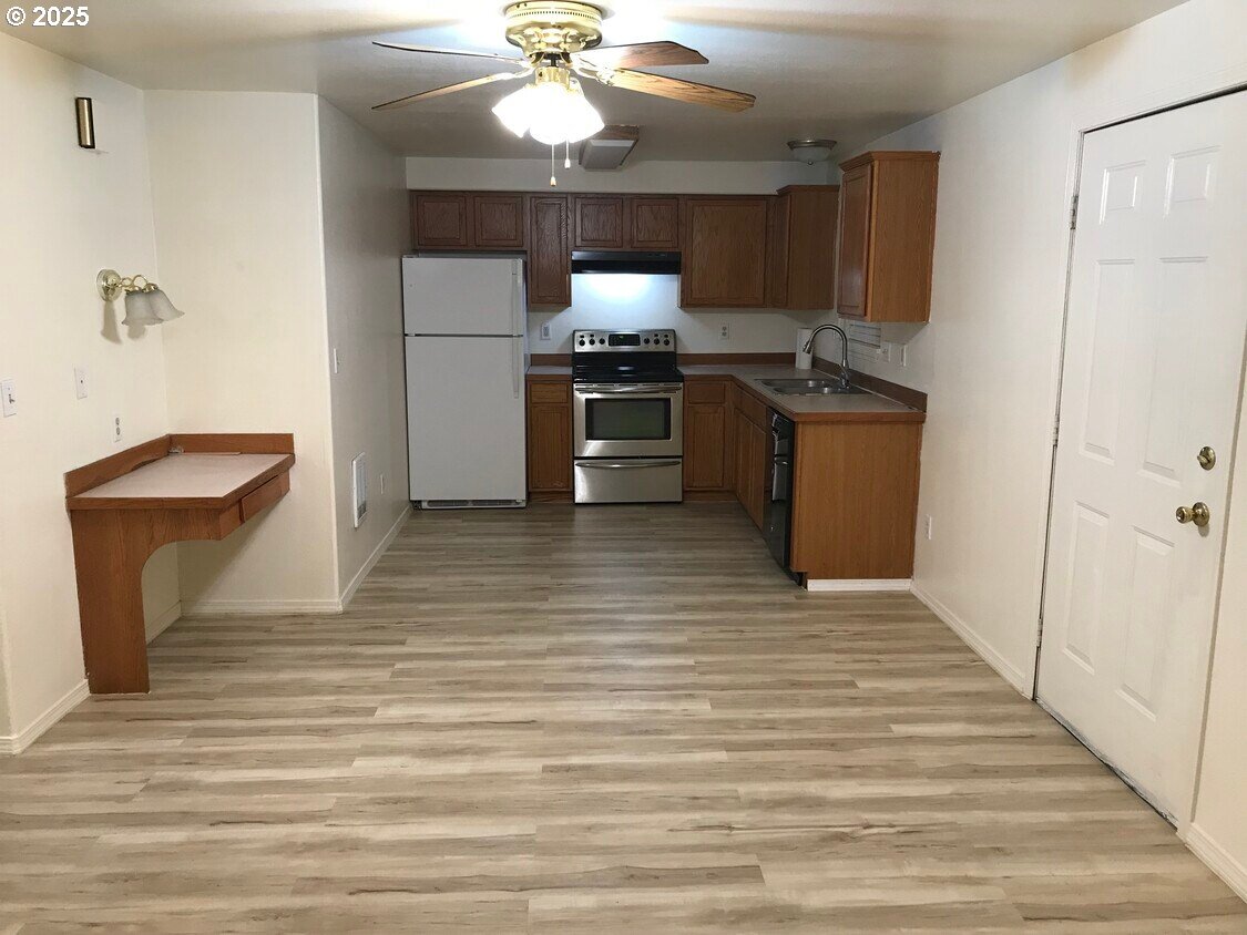 1905 17th Street Springfield, OR 97477 - Photo 3 of 19