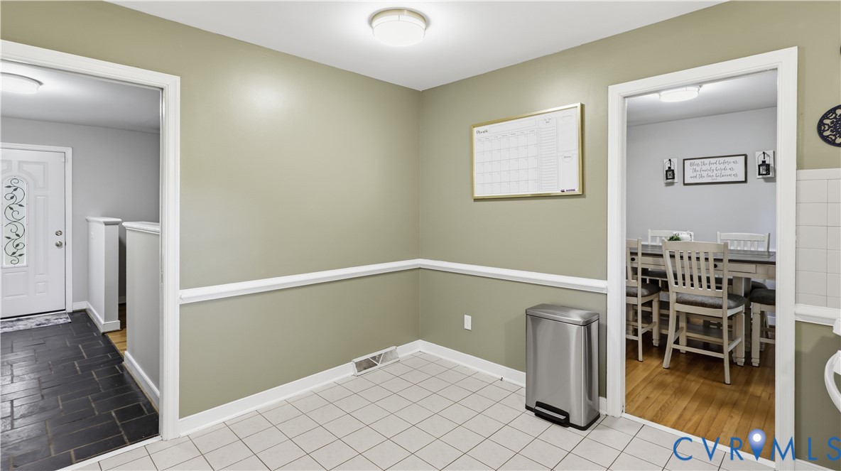 11430 Marsden Road Chester, VA 23831 - Photo 13 of 33 Eat in Kitchen space