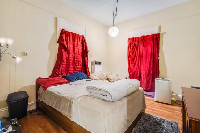 a picture of a wall with a picture of a wall painting