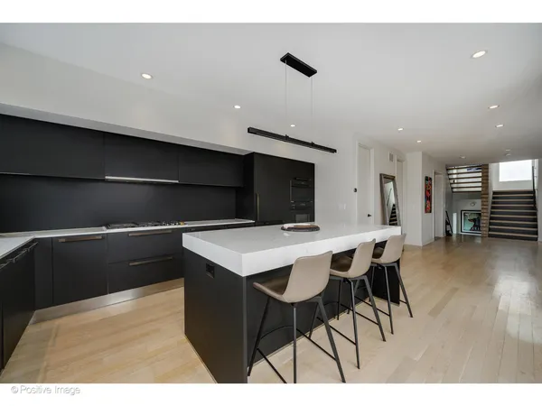 $2,450,000 | 530 West Dickens Avenue, Unit 401, Chicago, IL 60614