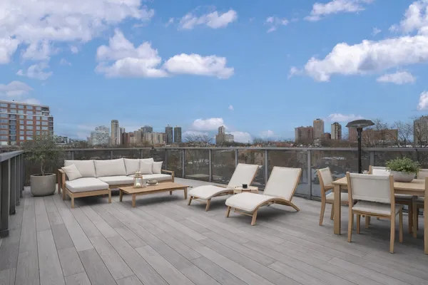 $2,450,000 | 530 West Dickens Avenue, Unit 401, Chicago, IL 60614