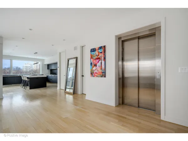 $2,450,000 | 530 West Dickens Avenue, Unit 401, Chicago, IL 60614