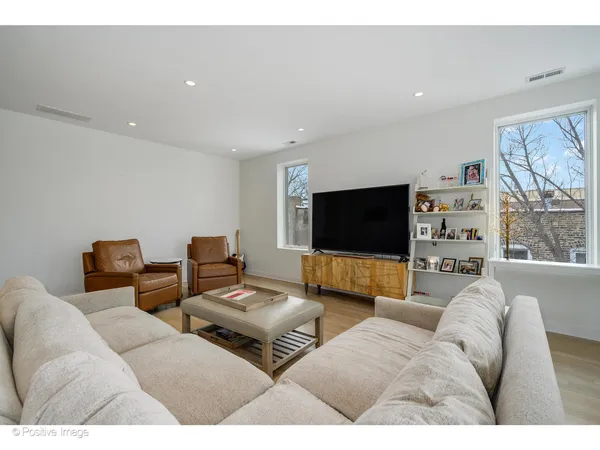 $2,450,000 | 530 West Dickens Avenue, Unit 401, Chicago, IL 60614