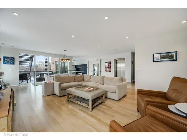 $2,450,000 | 530 West Dickens Avenue, Unit 401, Chicago, IL 60614