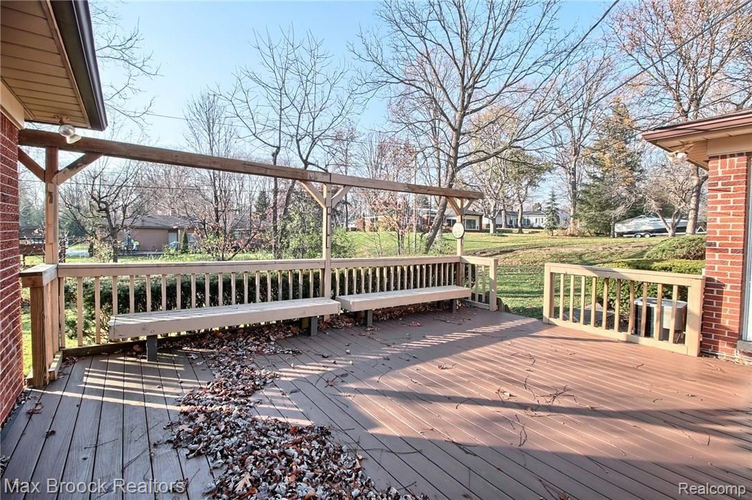28379 New Castle Road Farmington, MI 48331 - Photo 24 of 24 Deck.jpg