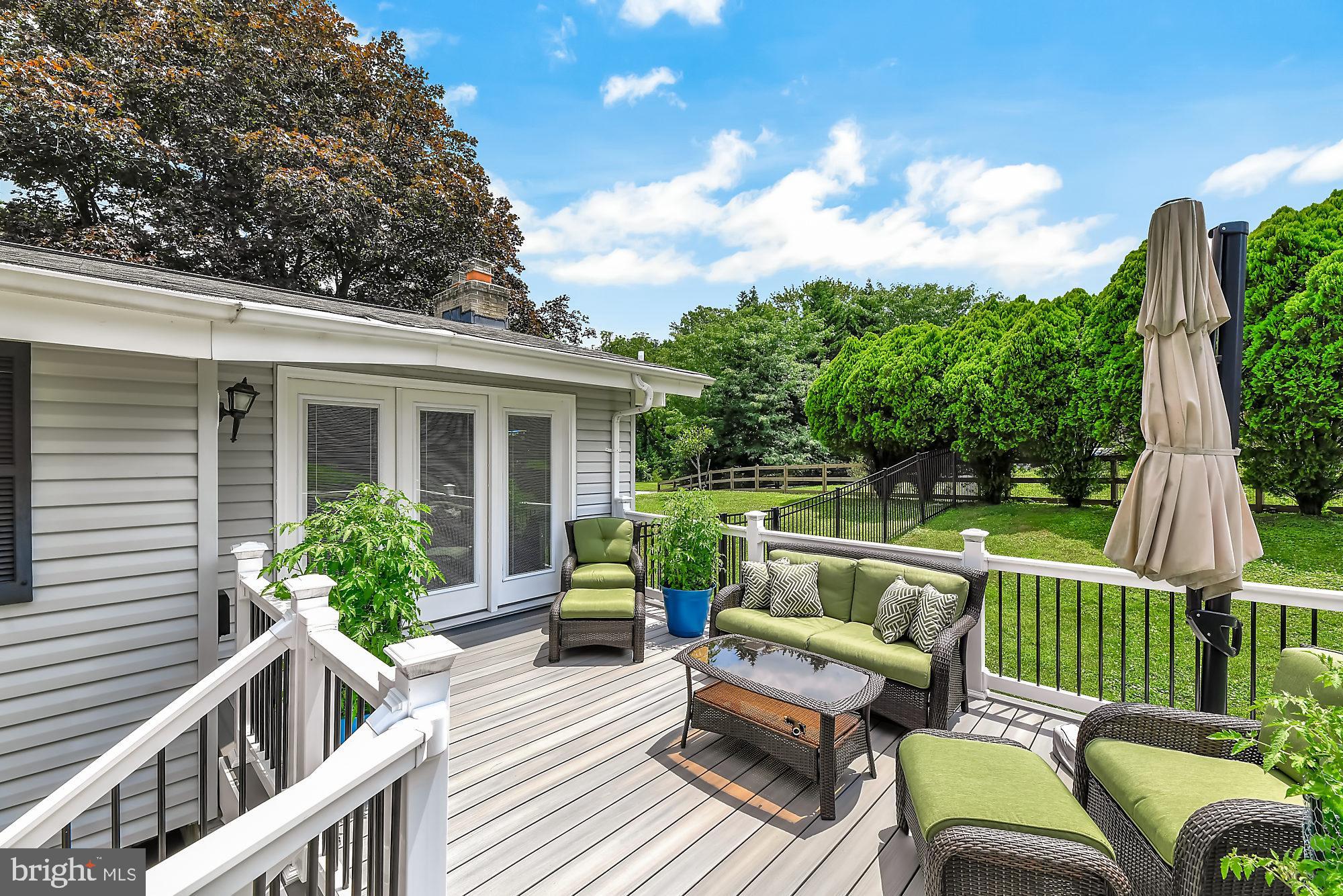 8202 Bendon Road Baltimore, MD 21208 - Photo 22 of 32 Trex Deck