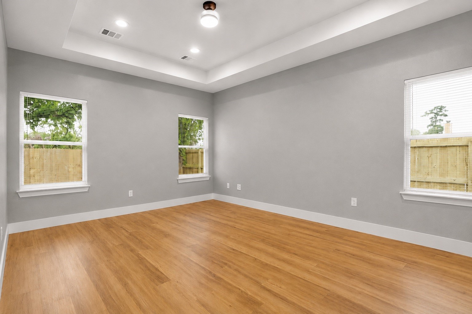 8403 Caddo Road Houston, TX 77078 - Photo 17 of 27 large master bedroom