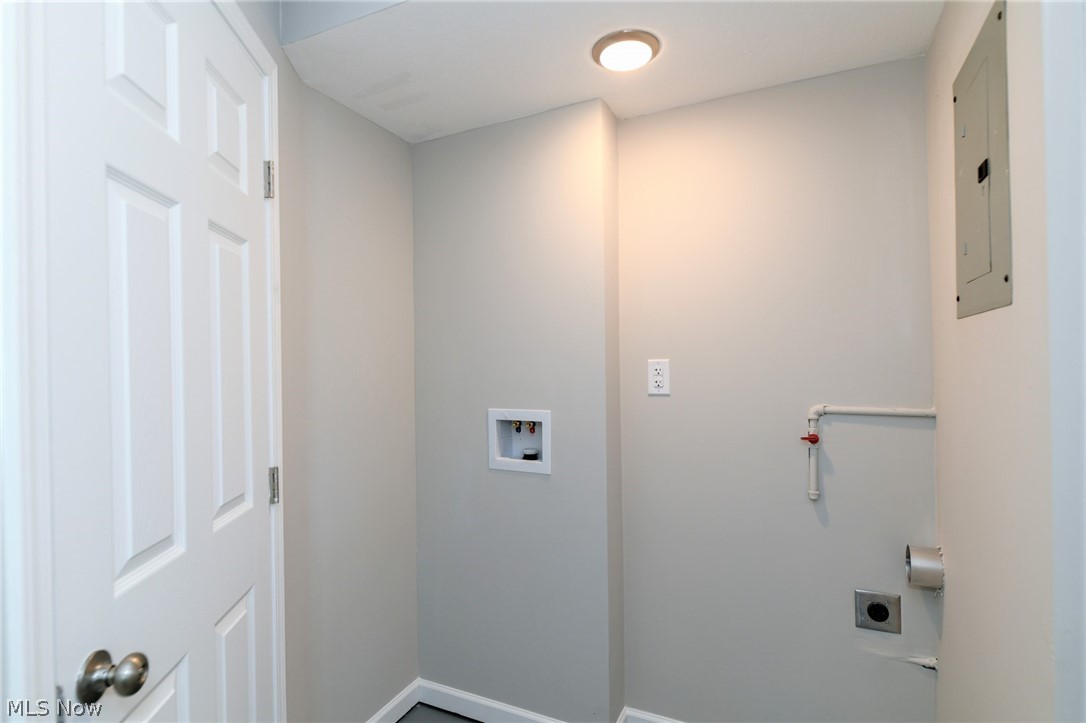 769 Patterson Avenue Akron, OH 44310 - Photo 20 of 27 *1ST FLOOR LAUNDRY! NO NEED TO GO TO A BASEMENT ~