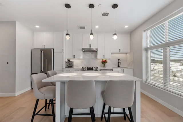 $845,000 | 18 Artisan Drive, Unit 401, Salem, NH 03079