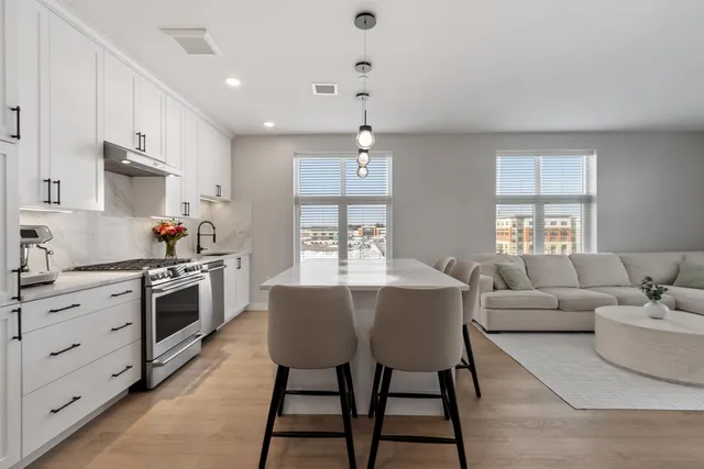 $845,000 | 18 Artisan Drive, Unit 401, Salem, NH 03079