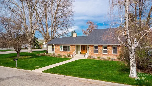 $620,000 | 1102 East 1st Street, Emmett, ID 83617