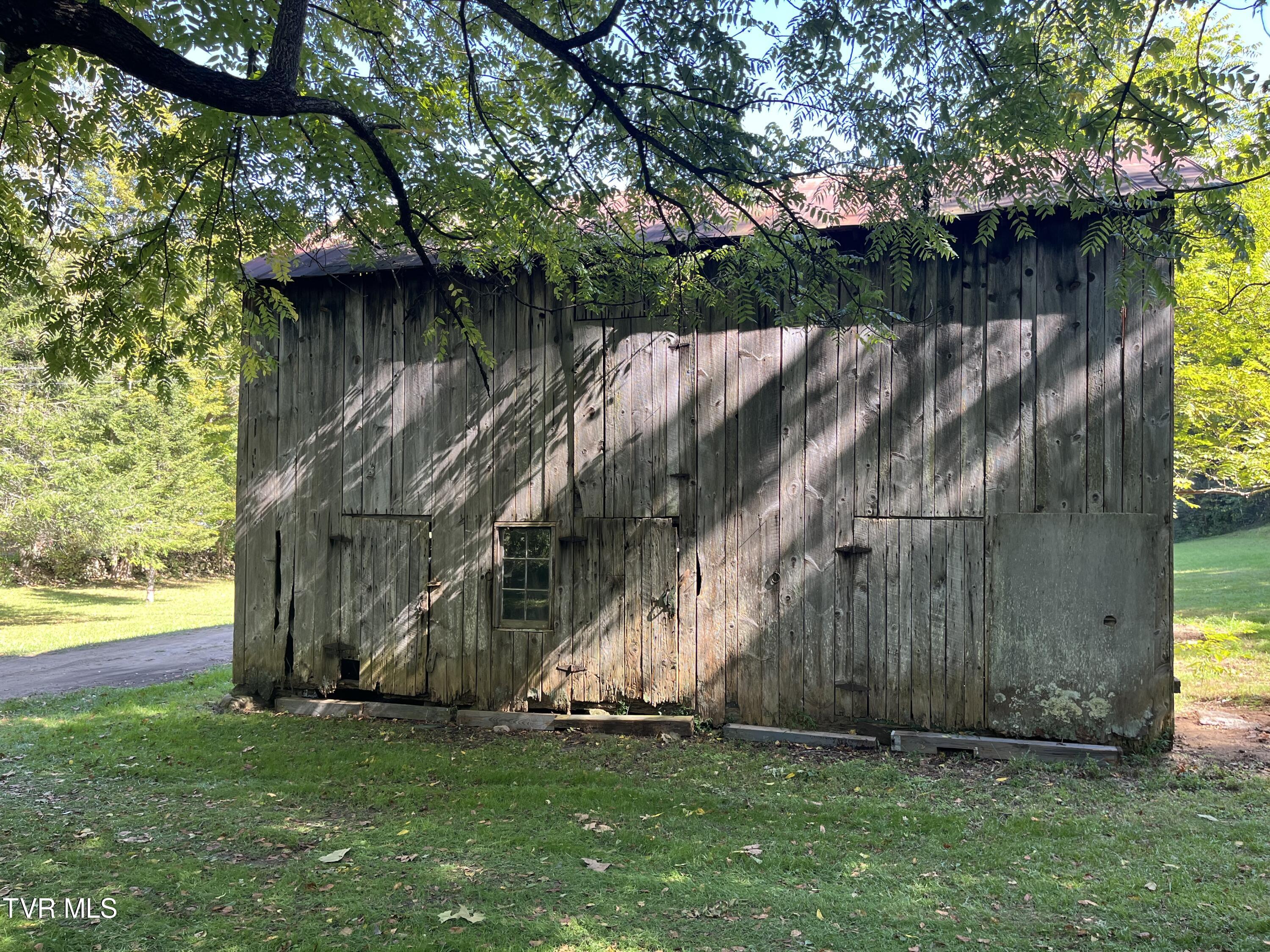 423 Dugger Holow Road Butler, TN 37640 - Photo 36 of 41 d38