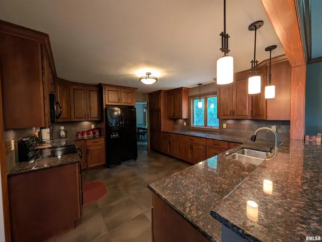 $494,000 | 1315 West Wexford Place, Peoria, IL 61615