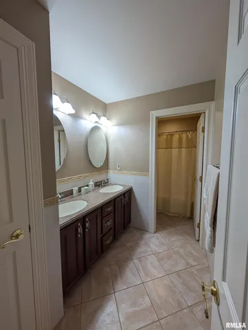 $494,000 | 1315 West Wexford Place, Peoria, IL 61615