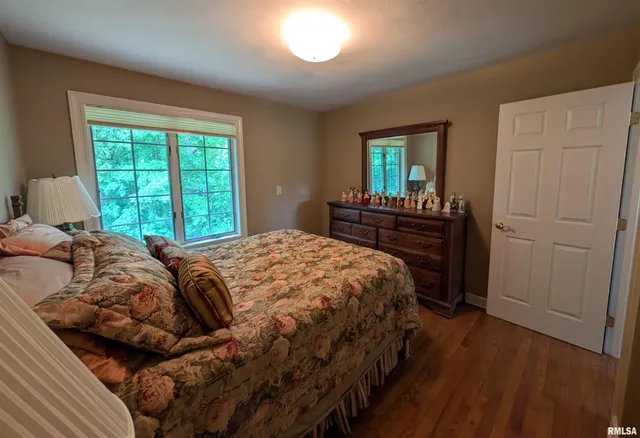 $494,000 | 1315 West Wexford Place, Peoria, IL 61615